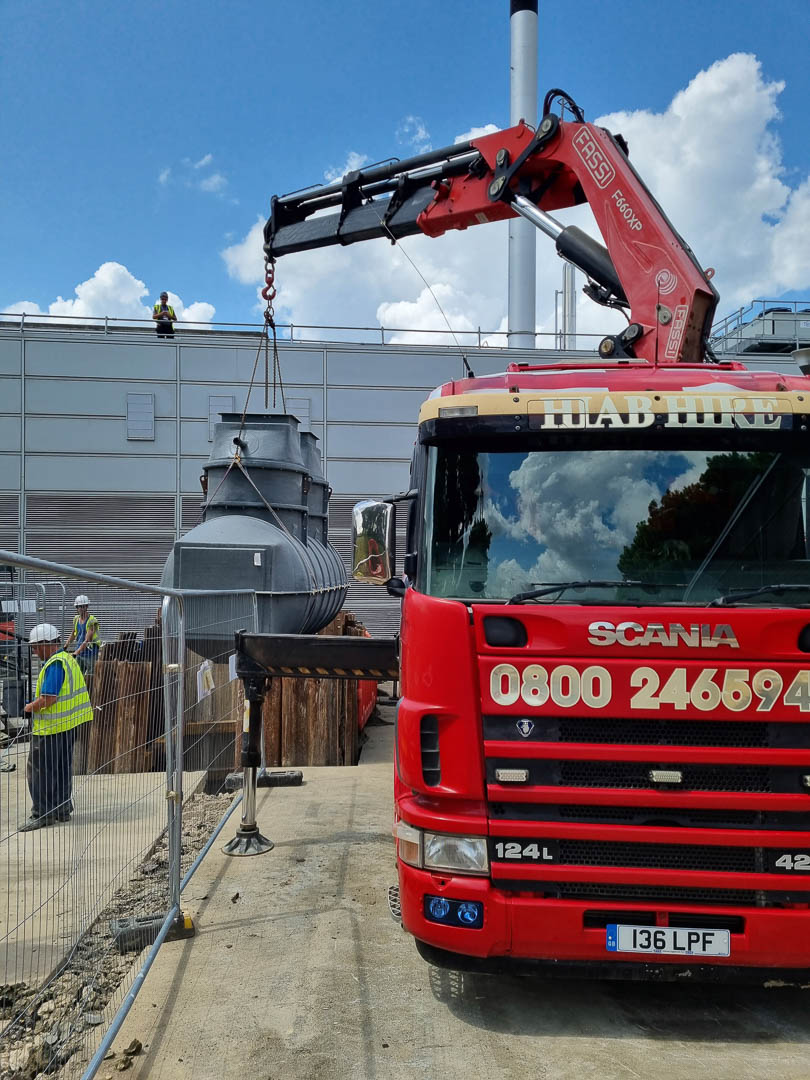 Hiab-Hire-unloading-septic-tank