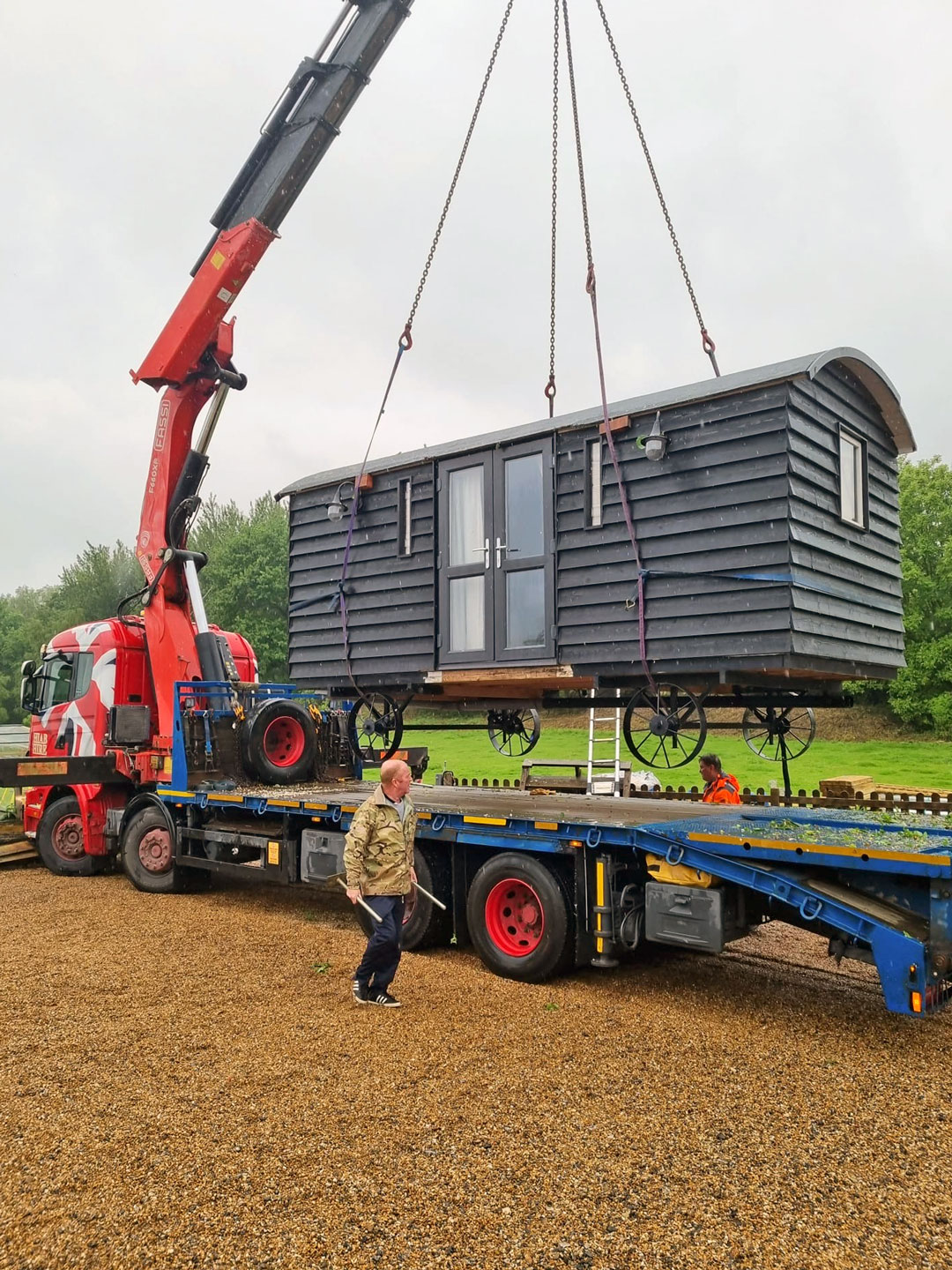 Lifting a Shepherds Hut in Barham Canterbury